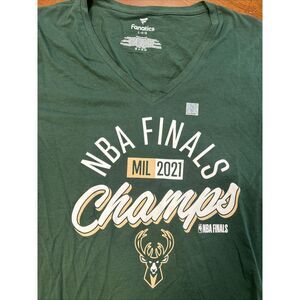 Milwaukee Bucks NBA Finals Champions V Neck Shirt Women's Size L Green Fanatics